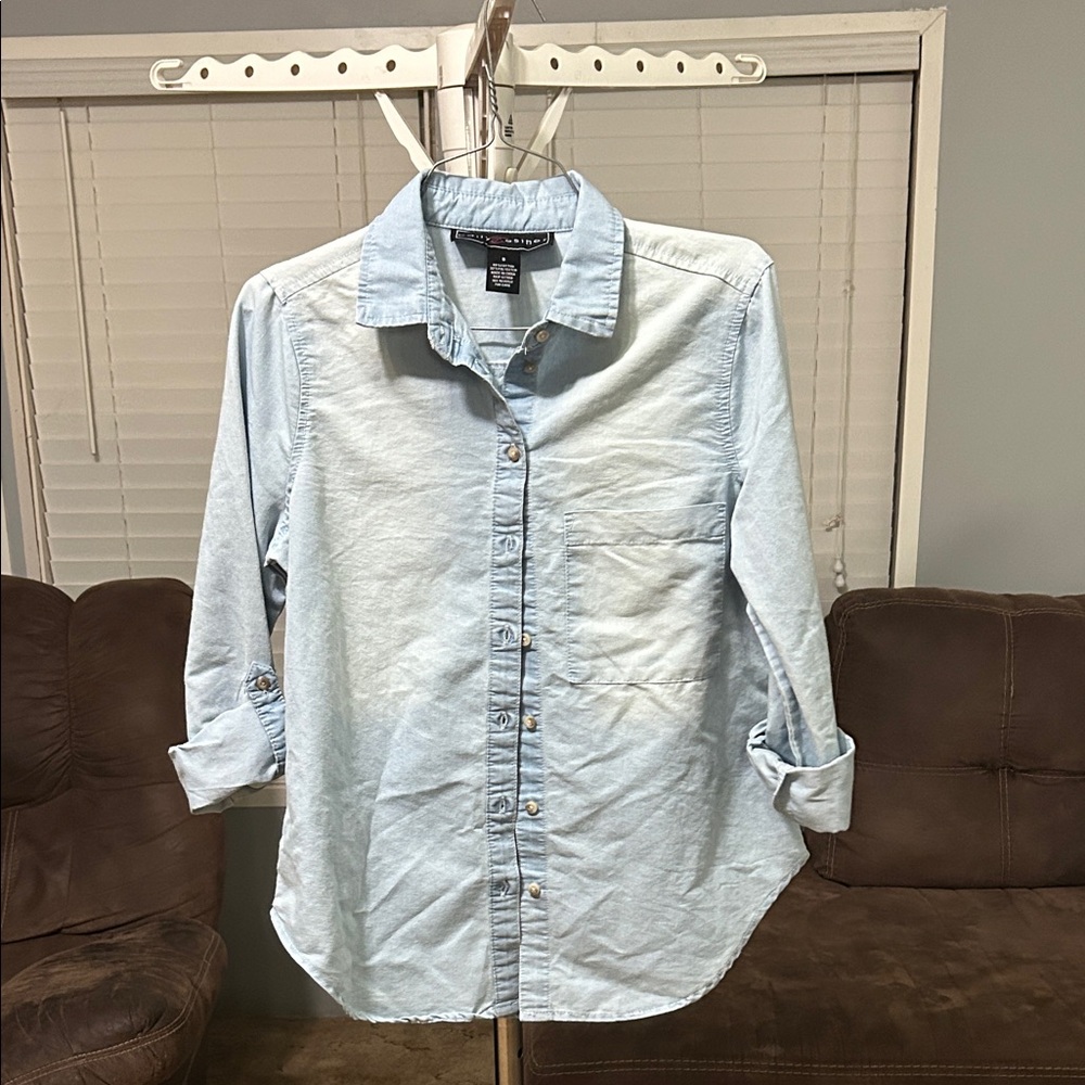 Old Navy Light Blue Casual Button Down Shirt